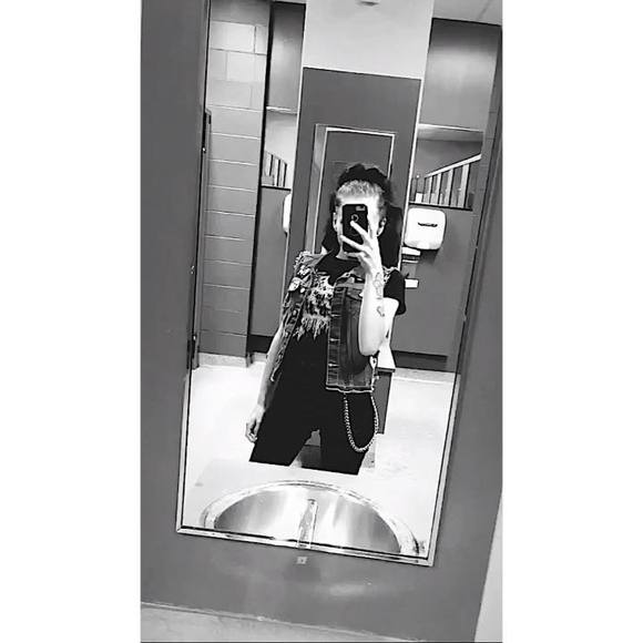 Meet your Posher, Karolane - Picture 1 of 1